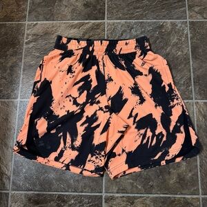 Under Armour Mens Sz SM UA Elevated Woven Printed Black Orange Camo Shorts